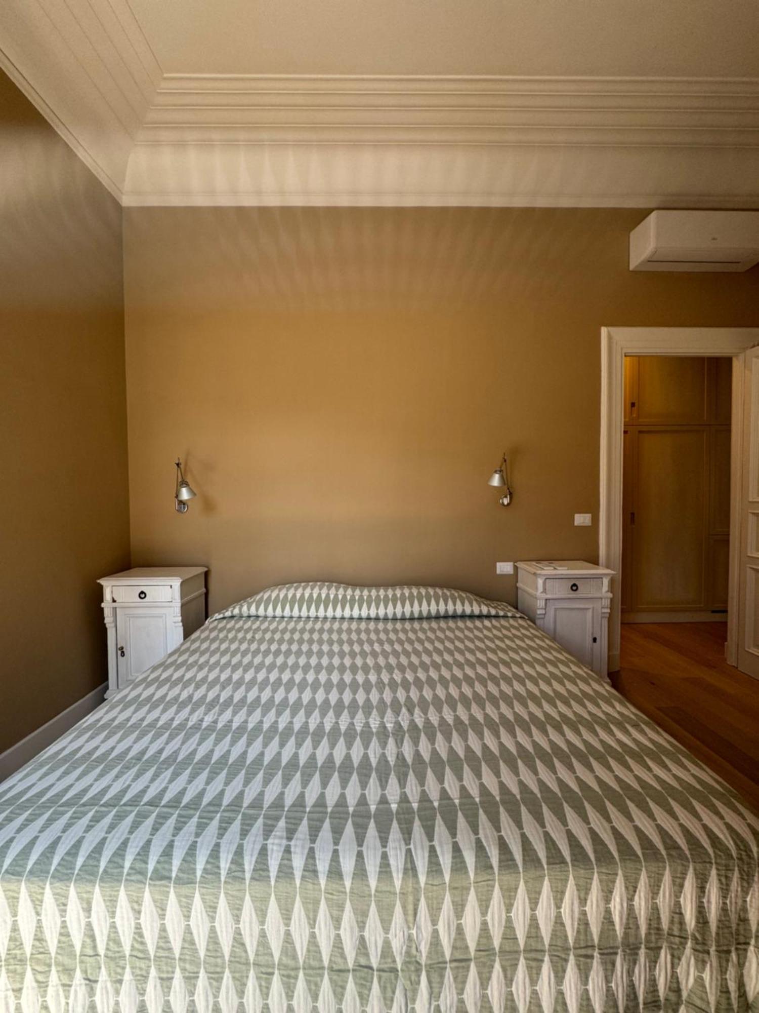 Elegante Con Terrazzo *